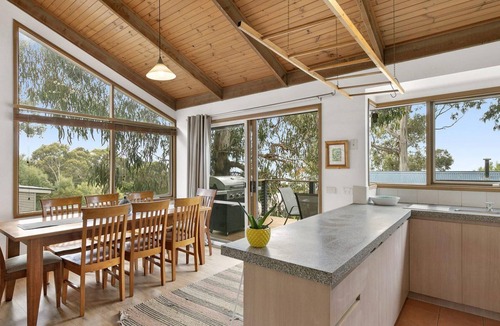 Lorne House | Ocean's Course - Pets Welcome