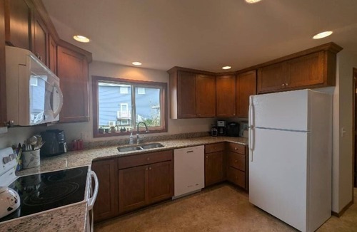 Florence House | Ocean's Edge beachfront on Heceta Beach