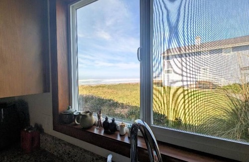 Florence House | Ocean's Edge beachfront on Heceta Beach