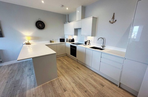 Burmarsh Apartment | Ocean Sea View Suite