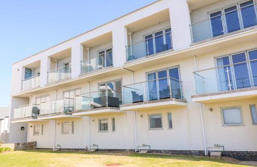 Lusty Glaze Apartment | Ocean Seven