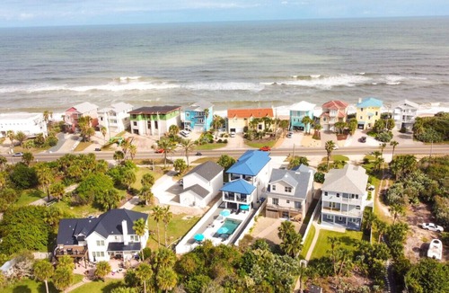 Painters Hill House | Ocean Shore Villa - Summer Paradise- pool and beach!