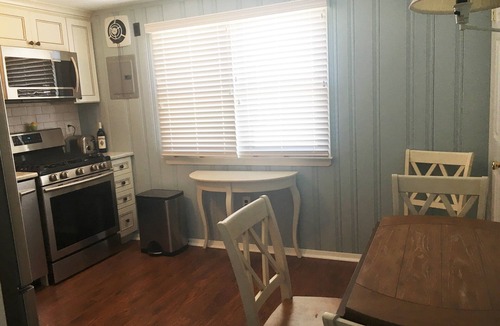Beach Haven Gardens House | Ocean side 3 Bdrm - 8 to beach - Top floor, clean, bright & comfortable