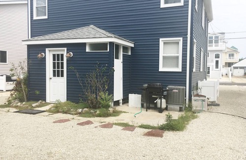 Beach Haven Gardens House | Ocean side 3 Bdrm - 8 to beach - Top floor, clean, bright & comfortable