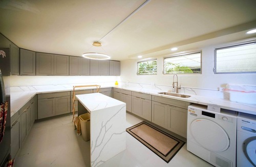 Diamond Head - Kapahulu - St. Louis House | Ocean + Skyline Views: Honolulu Retreat