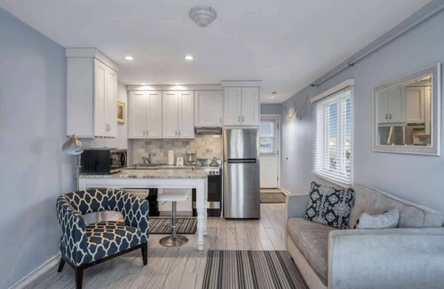 Napeague Apartment | Ocean theme Balcony-View Studio Apt w/1 BTH & Tub