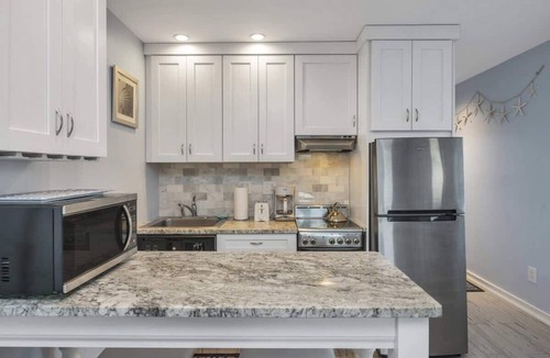 Napeague Apartment | Ocean theme Balcony-View Studio Apt w/1 BTH & Tub