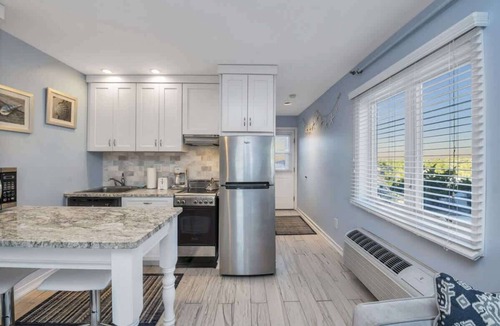 Napeague Apartment | Ocean theme Balcony-View Studio Apt w/1 BTH & Tub