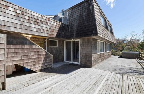 Kismet House | Ocean Therapy-A few steps from the beach