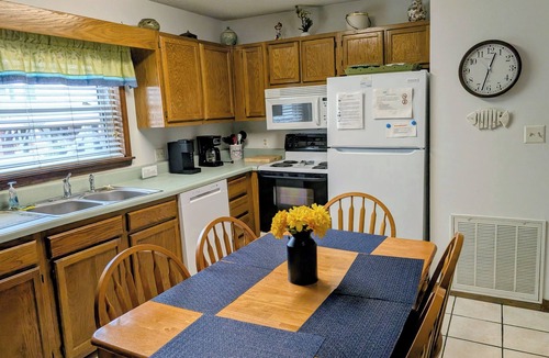 Surfside Beach Condo | Ocean View, 1st Floor-Easy Access to Beach/Pool-Great Rates