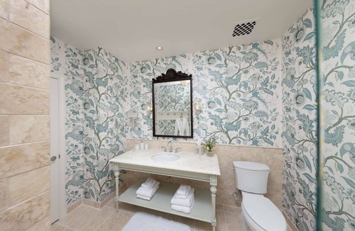 Duck Hotel | Ocean View 2 Queens + Restaurants & Pool + Spa