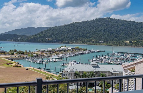 Airlie Beach Apartment | Ocean View 49 King Bed Spa Pool Wi-Fi