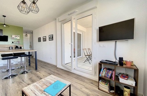 Stella-Plage Apartment | Ocean-View Apartment, 4 Guests, Balcony, Secure Building with Elevator and Garage