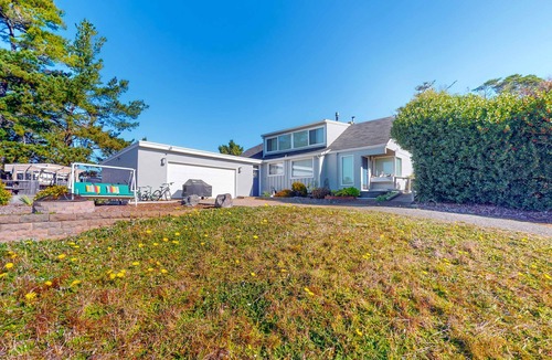 Fort Bragg House | Ocean View Apartment - Beach Access, Yard, Bikes