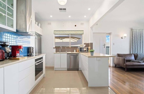 Port Noarlunga House | Ocean view at Beach front Port Noarlunga