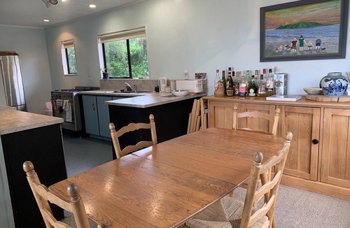 Raumati South House | Ocean view Bach