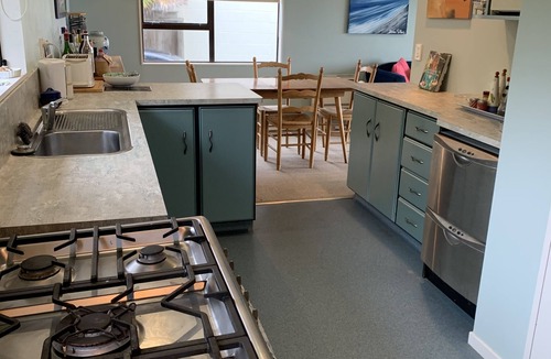 Raumati South House | Ocean view Bach