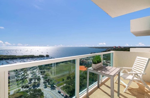 Coconut Grove Condo | Ocean View Balcony. Pool & Hot tub. Fast Wi-Fi