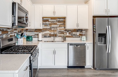 Ocean View House | Ocean View Beach Club Home w/pool & sauna, central AC, free WiFi, fitness center