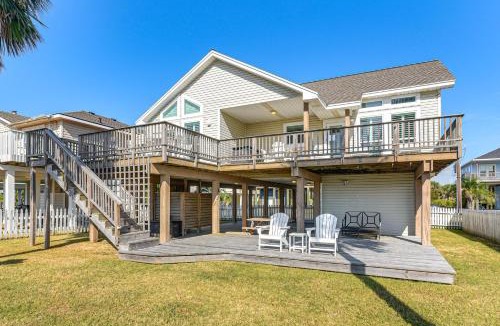Isla Del Sol House | Ocean-View Beach House in Galveston, Dogs Welcome!