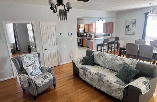 Willoughby Spit House | Ocean View Beach House. Sleeps 8 Coastal Luxe. Seabreeze!