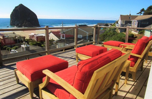 Tolovana Park House | Ocean View Beach Retreat Steps from Haystack Rock