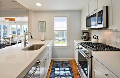 Mashpee Cottage | Ocean view beachfront in Maushop Village