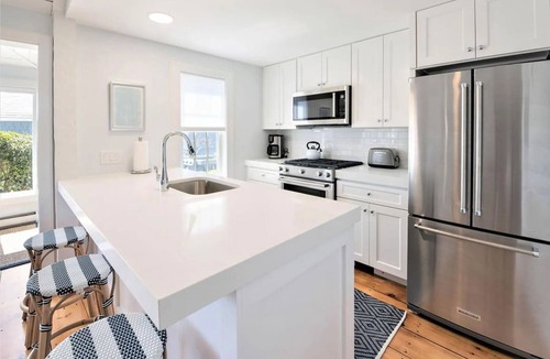 Mashpee Cottage | Ocean view beachfront in Maushop Village