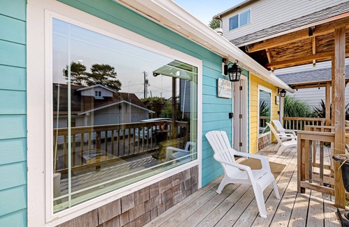 Depoe Bay Cabin | Ocean-view cabin with deck & beach access - dog-friendly