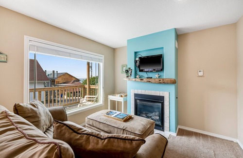 Depoe Bay Cabin | Ocean-view cabin with deck & beach access - dog-friendly