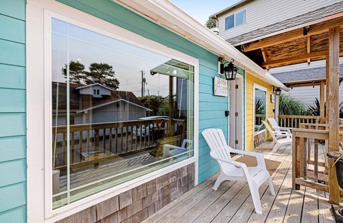 Depoe Bay Cabin | Ocean-view cabin with deck & beach access - dog-friendly