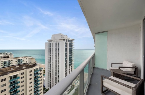Hollywood South Central Beach Condo | Ocean View Condo with Balcony and Pools