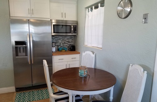 O'byrne House | Ocean view cottage in Ormond by the Sea