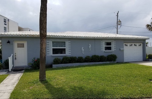 O'byrne House | Ocean view cottage in Ormond by the Sea