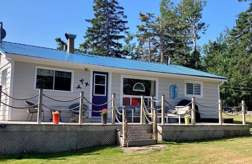 Wallace Cottage | Ocean View Cottage with shared private access to the beach