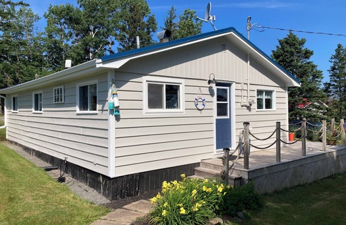 Wallace Cottage | Ocean View Cottage with shared private access to the beach