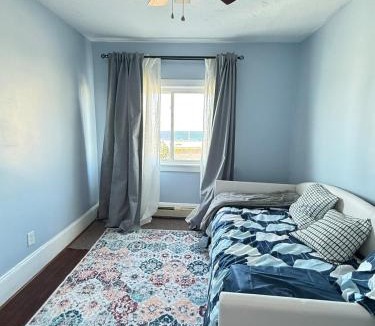 Hull Apartment | Ocean View Cozy Stay 3