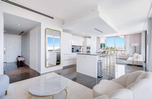City Center Apartment | Ocean View Elegance | Rooftop Pool, Beach Access