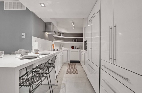 Mid Beach Apartment | Ocean View Elegant 2BDR 2BA Condo Beach Access 714