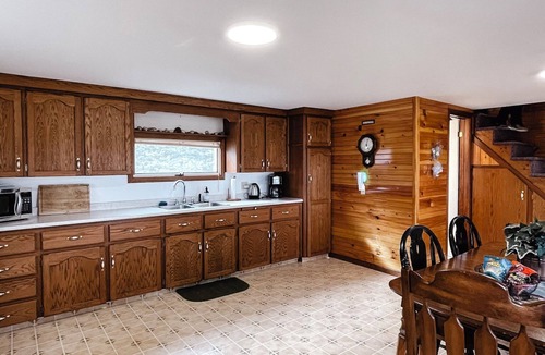 Tignish Cottage | Ocean View, Family-sized, sleeps 11, two full bath & 2 min to the beach Pets :)