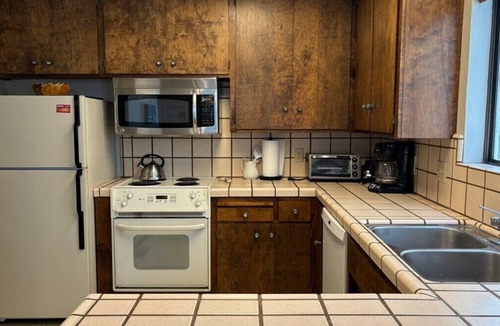 Capitola House | Ocean View Home - Rooftop Deck & Pet-Friendly