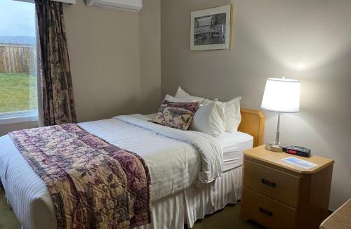 Rocky Harbour Hotel | Ocean View Hotel