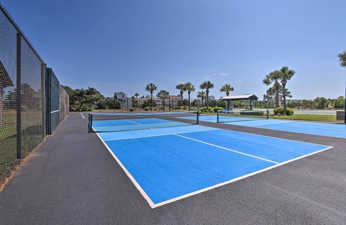 Oceanmarsh Subdivision Apartment | Ocean-view Island Condo w/Pool: Pets Welcome!