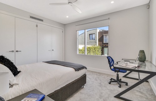 Curl Curl House | Ocean View - located in Manly Beach