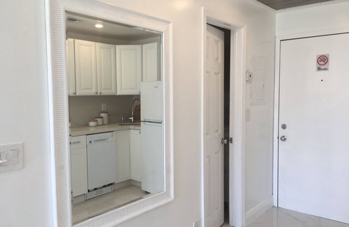 Flamingo/Lummus Apartment | Ocean view, luxury STUDIO, JACUZZI on Ocean drive