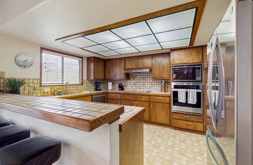Fort Bragg House | Ocean-View Manor with Large Yard, Walk to Beach