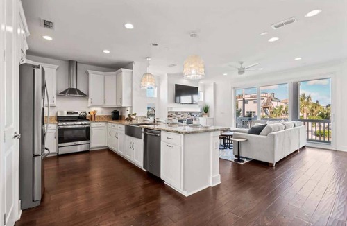 Jacksonville Beach Condo | Ocean View Oasis w/Heated Pool for Large Groups