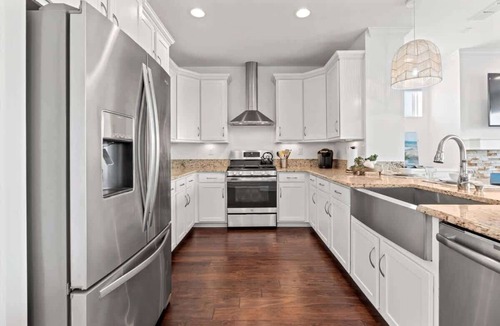 Jacksonville Beach Condo | Ocean View Oasis w/Heated Pool for Large Groups