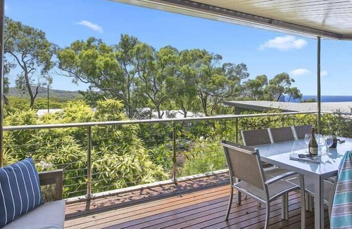 Macmasters Beach House | Ocean View on Beachview at Macs