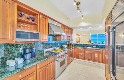 Islamorada Apartment | Ocean View Penthouse | Retreat amenities: tennis court, heated Pool | Vista Key Two